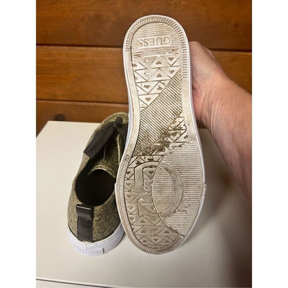*GORGEOUS* Gold Guess Signature Womans Sneakers Size 7​ - Picture 7 of 13